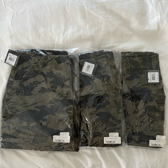 Volcom Cargo Camo Shorts Size 34 NWT - Picture 3 of 5